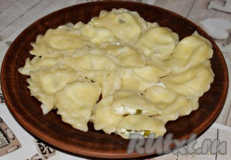 Вареники с творогом и зеленым луком 