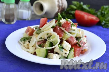 Салат с адыгейским сыром и помидорами