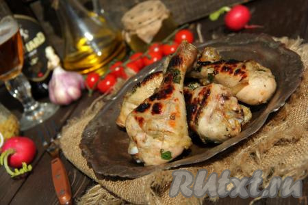 Готовность ножек проверить ножом (из мяса должен выделяться прозрачный сок, а не сукровица). Куриные ножки, приготовленные в горчично-медовом маринаде на решётке мангала, получаются румяными, сочными и необыкновенно вкусными, попробуйте! 