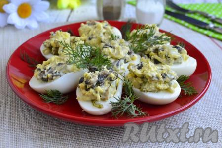 Яйца, фаршированные шампиньонами