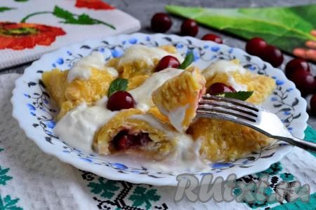 Вареники с вишней из творожного теста