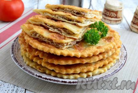 Лепёшки с фаршем на сковороде