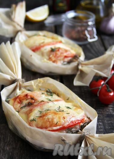 Вынуть лодочки из духовки и вкусную, аппетитную, сочную горбушу вместе с картошкой можно подавать к столу. В качестве дополнения к этому блюду можно подать свежие овощи и зелень. Уверена, такая рыбка в сочетании с картофелем понравится и маленьким, и взрослым!