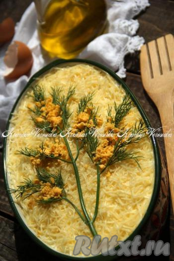 Салат "Мимоза" с консервами и сыром