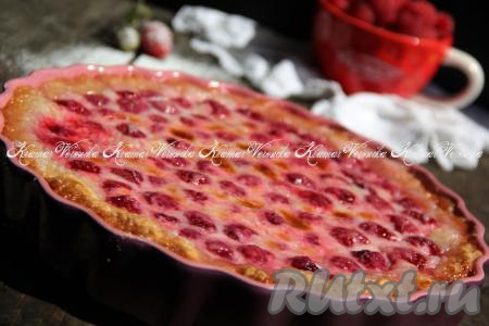 Песочный пирог с малиной и сметаной