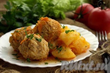 Картошка, тушёная с тефтелями