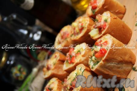 Багет с колбасой и сыром в духовке