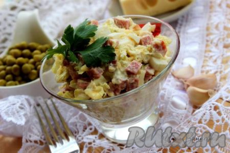 Салат из пекинской капусты с копчёной колбасой