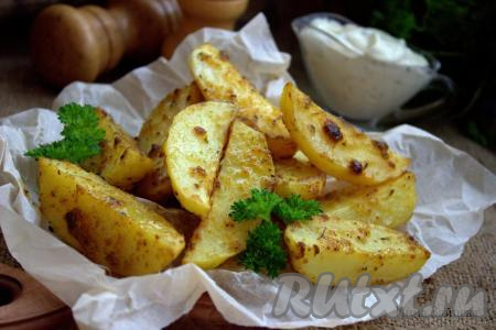 Картофель по-деревенски, запечённый дольками в духовке