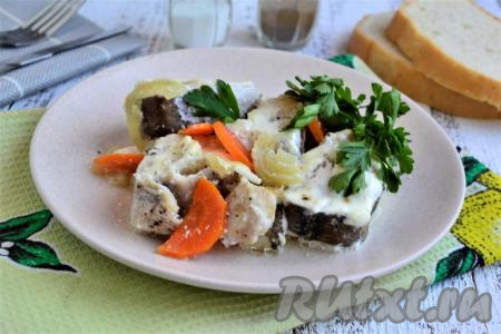 Хек в сметане в духовке