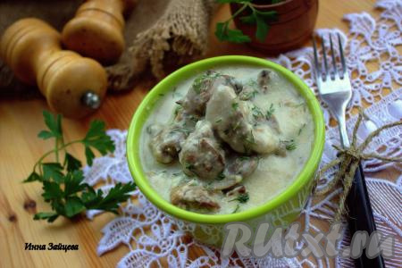 Гуляш из куриной печени со сметаной