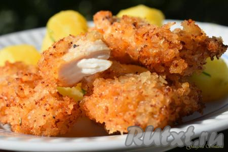 Куриное филе в яйце и панировочных сухарях