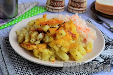 Картошка, жареная с луком в мультиварке