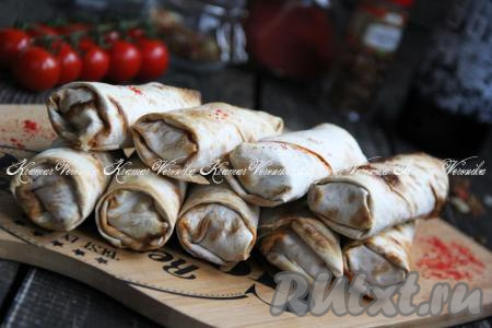 Лаваш с сосисками и сыром в духовке