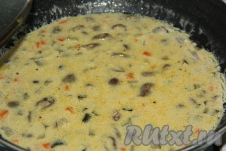Перемешать сердечки с соусом и потомить под крышкой минут 10-15.