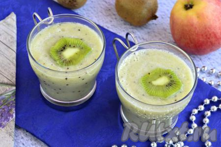 Смузи с киви, бананом и яблоком