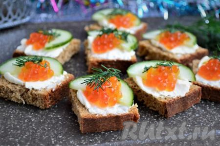 Бутерброды с красной икрой и сливочным сыром