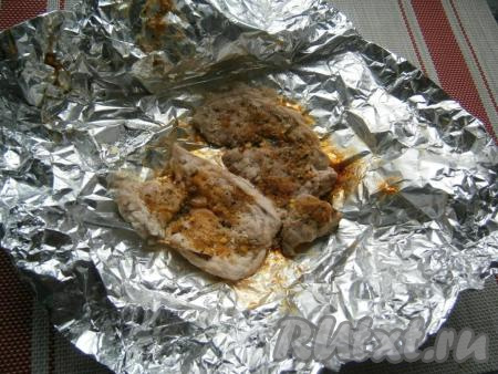 После этого оставить мясо в фольге до полного остывания.
