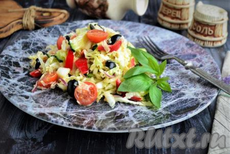 Салат из пекинской капусты с огурцом, помидорами и перцем