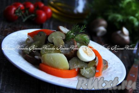 Салат с баварскими колбасками 