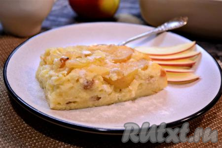 Творожная запеканка с яблоками и изюмом