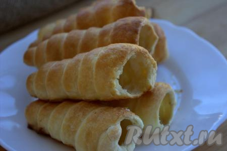 Готовым трубочкам дать немного остыть и снять аккуратно конусы.