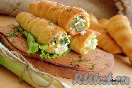 Закусочные трубочки из слоёного теста