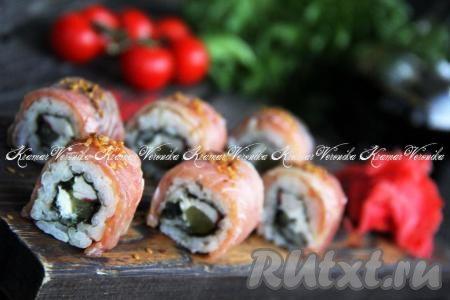 Роллы с красной рыбой и огурцом
