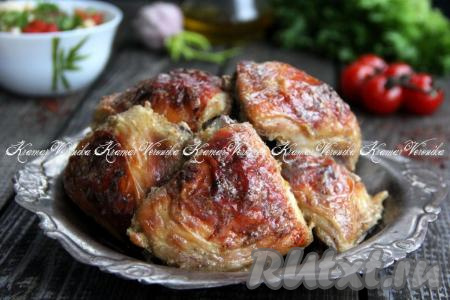 Курица в сметанно-чесночном соусе в духовке
