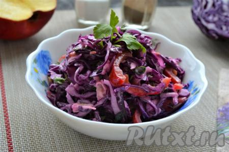 Салат из краснокочанной капусты с яблоком 