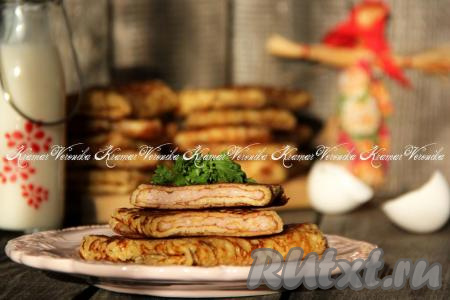 Блины, фаршированные колбасой и сыром