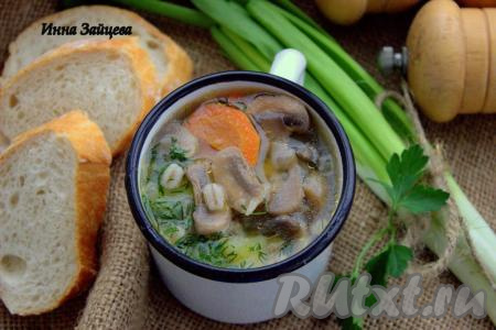 Грибной суп из шампиньонов с перловкой