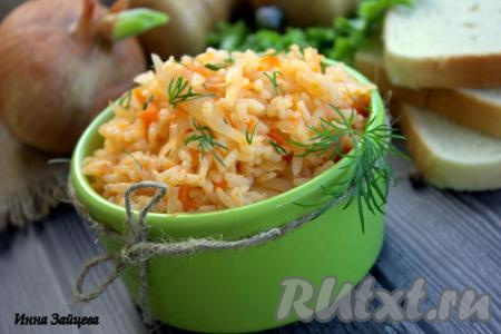 Капуста, тушёная с рисом на сковороде 