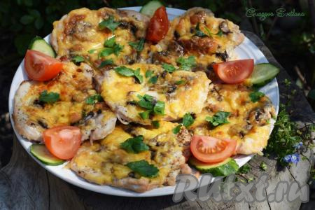 Куриные отбивные с шампиньонами и сыром в духовке