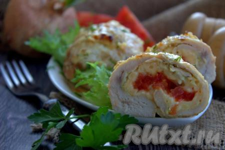 Куриные рулетики с помидорами и сыром