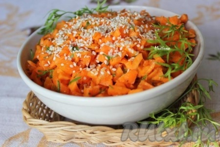 Салат из моркови с кунжутом и кинзой