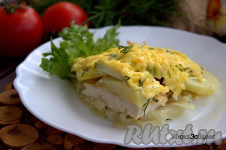 Куриная грудка с кабачками и картошкой в духовке
