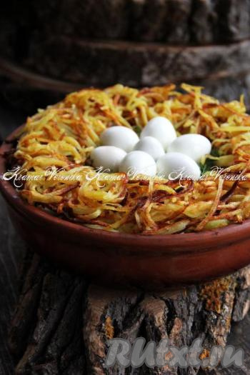 Салат "Гнездо глухаря" с курицей и грибами