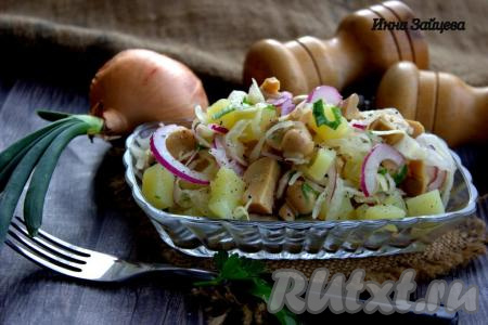 Салат с квашеной капустой и грибами