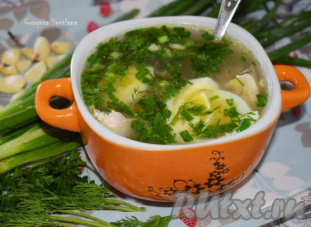 Куриный бульон с яйцом и зеленью 