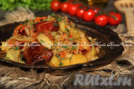 Капуста, тушёная с картошкой и копчёными рёбрышками