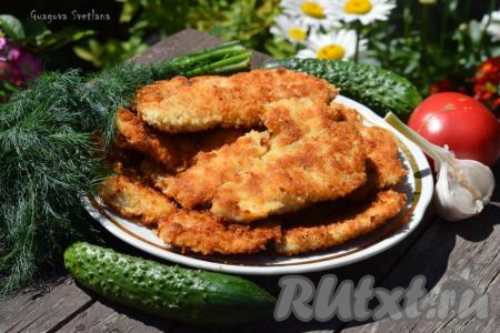 Куриные отбивные в панировочных сухарях на сковороде