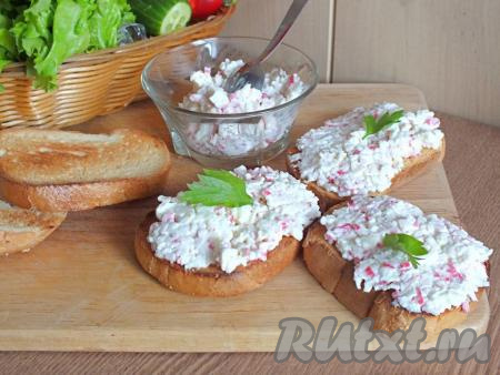 Бутерброды с крабовыми палочками и плавленным сыром