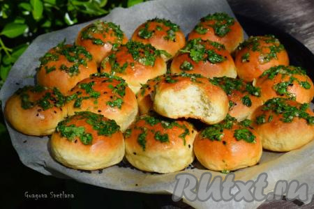 Пампушки с чесноком и зеленью