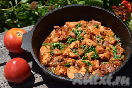 Филе индейки с овощами на сковороде