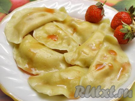 Вареники с творогом и клубникой