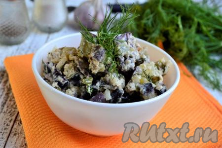 Баклажаны со сметаной и чесноком на сковороде