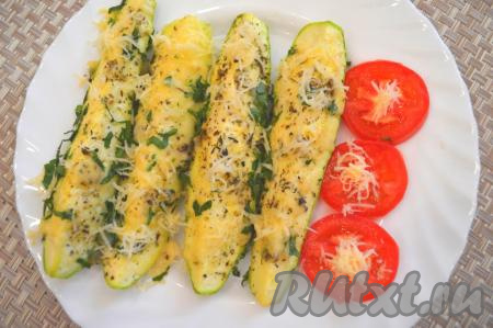 Кабачки дольками в духовке с сыром