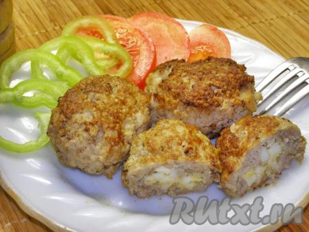 Мясные зразы с яйцами и луком