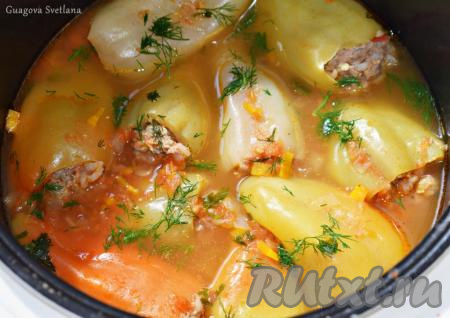 В моей семье очень любят фаршированный перец с мясом и рисом, приготовленный в мультиварке, он получается с прозрачным соусом, невероятно нежным и вкусным! Приготовьте фаршированный перец по моему рецепту, я уверена, вам понравится!